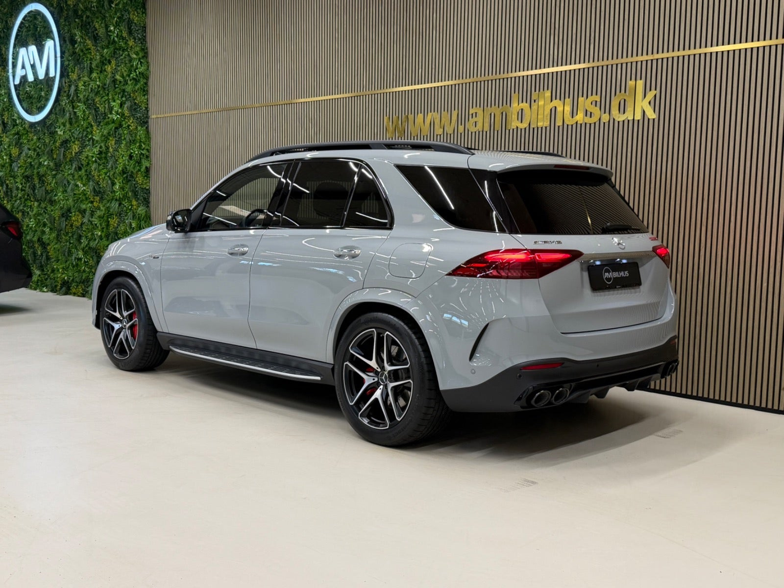 Grå Mercedes GLE53 fra 2025