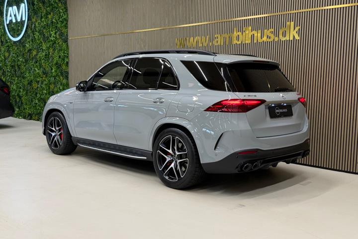 Grå Mercedes GLE53 fra 2025