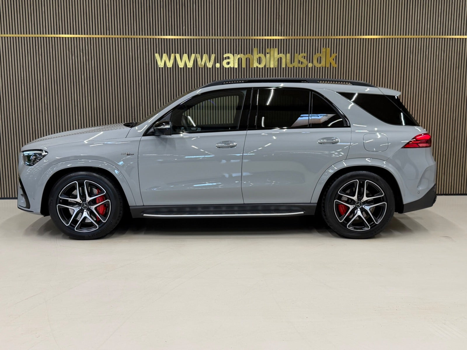 Grå Mercedes GLE53 fra 2025