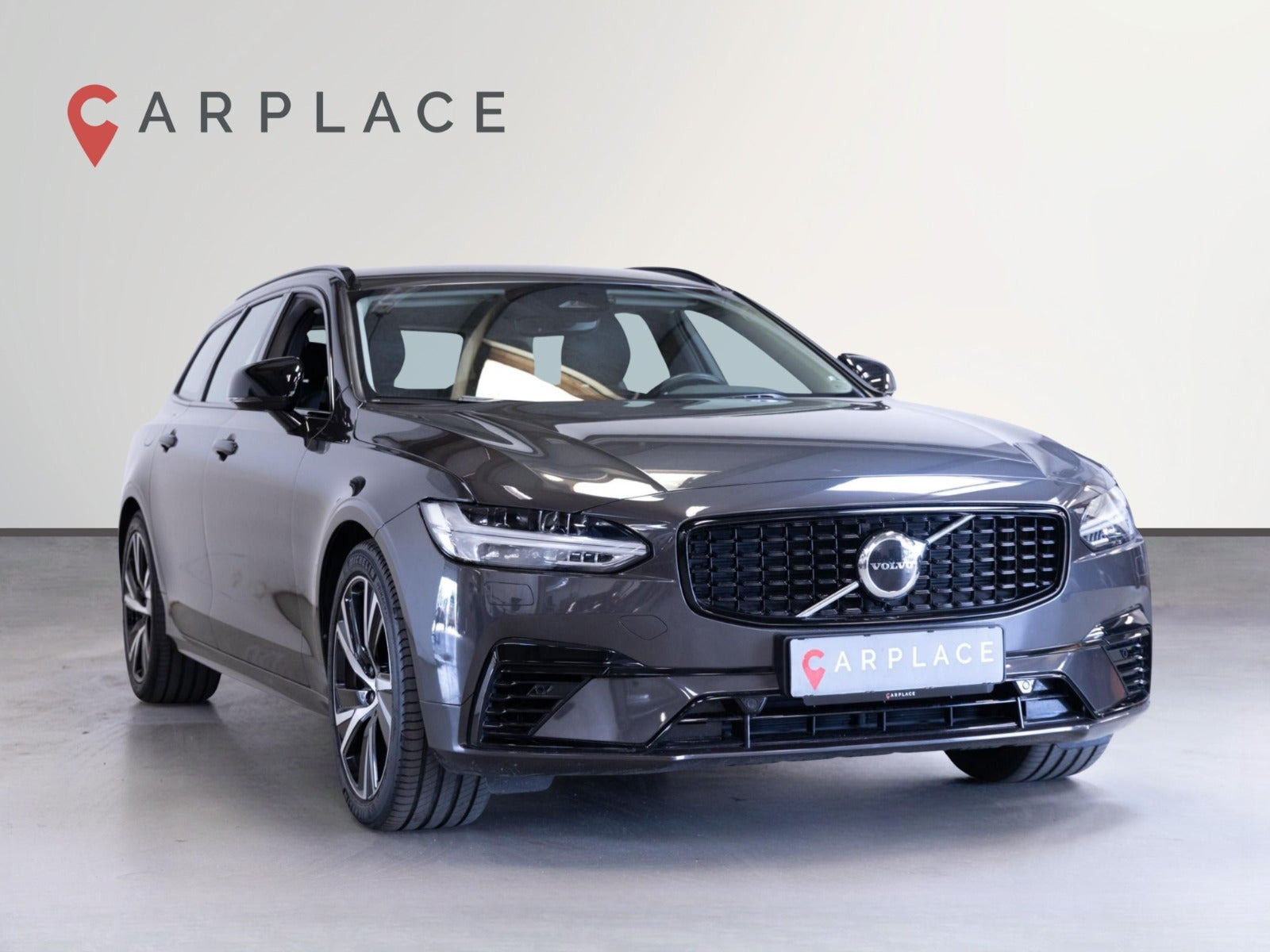 Grå Volvo V90 fra 2023