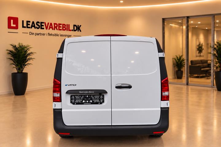 Hvid Mercedes eVito 112 fra 2022