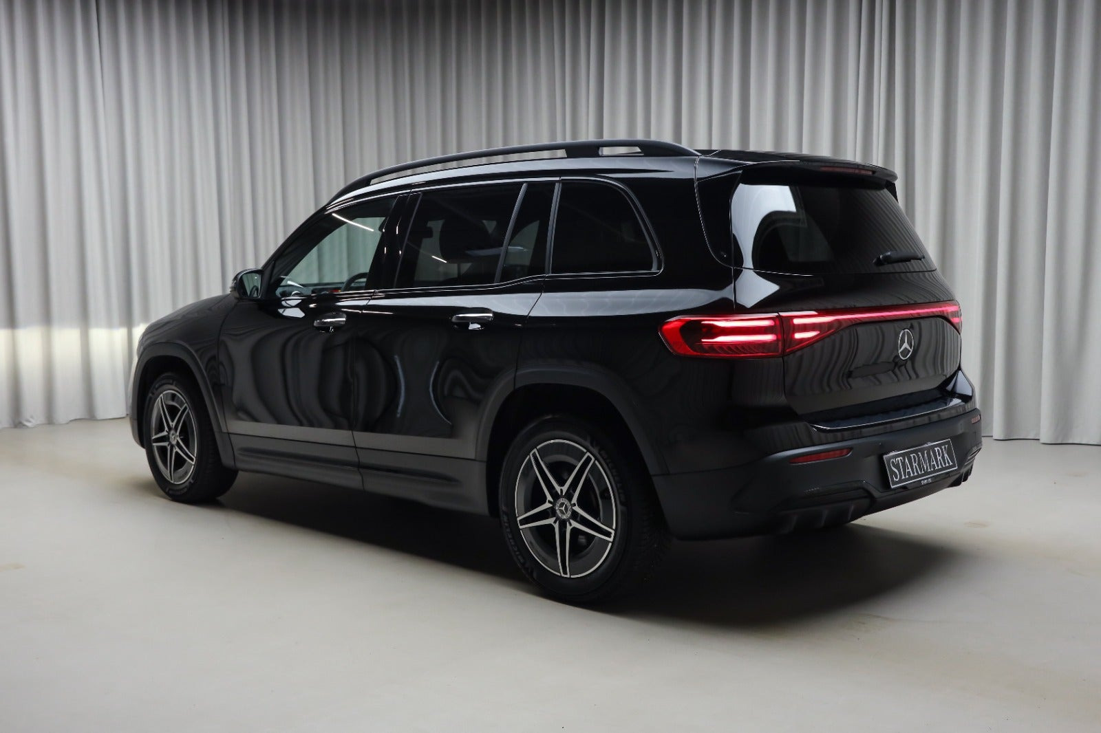 Sort Mercedes EQB250+ fra 2026