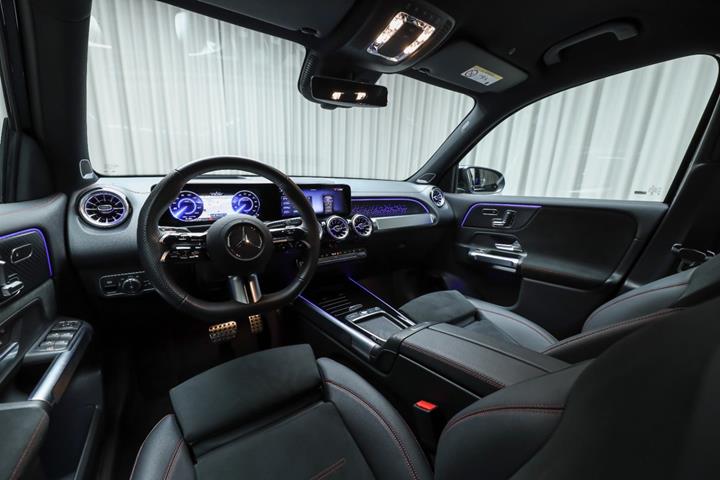Sort Mercedes EQB250+ fra 2026