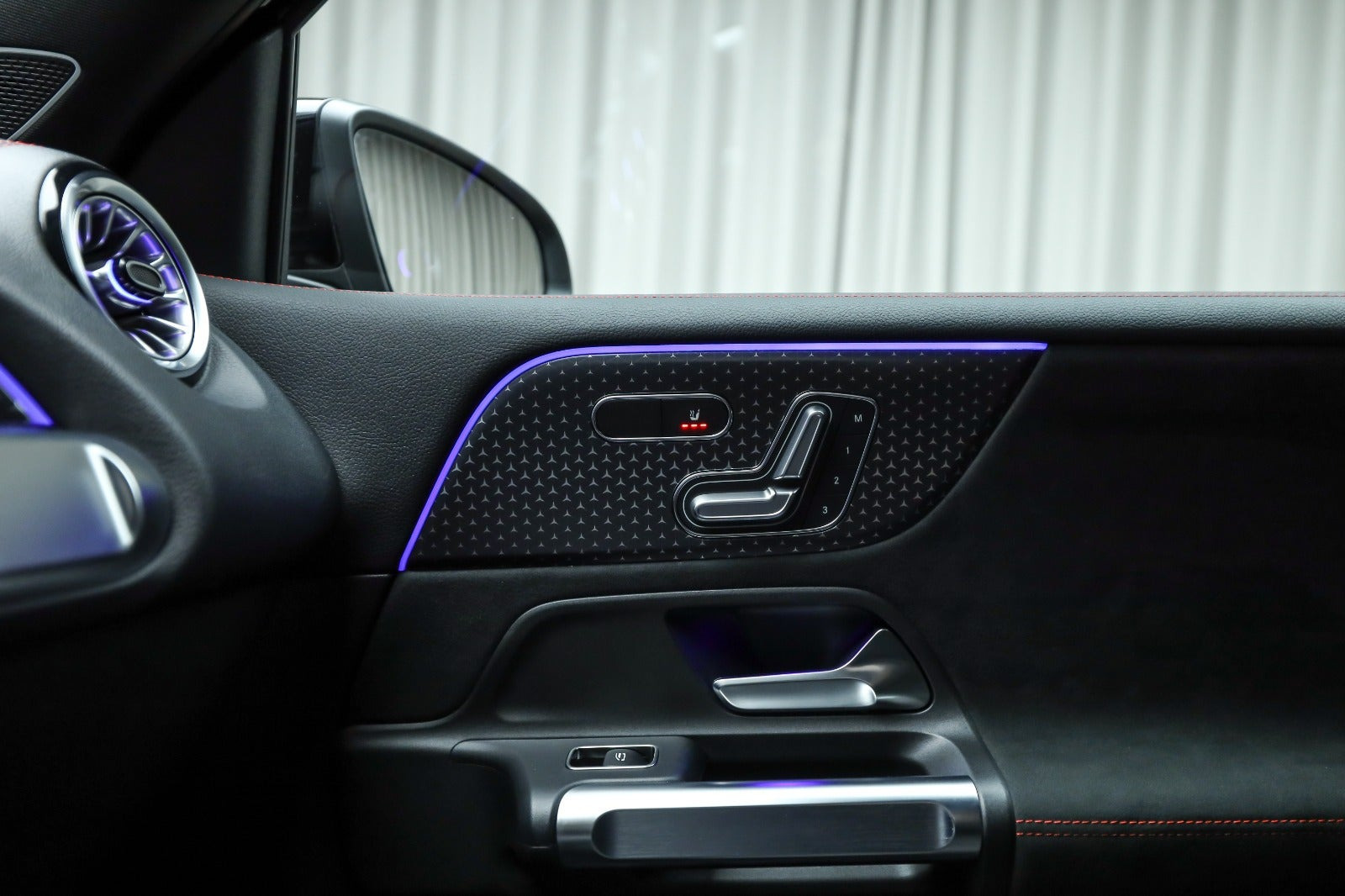 Sort Mercedes EQB250+ fra 2026