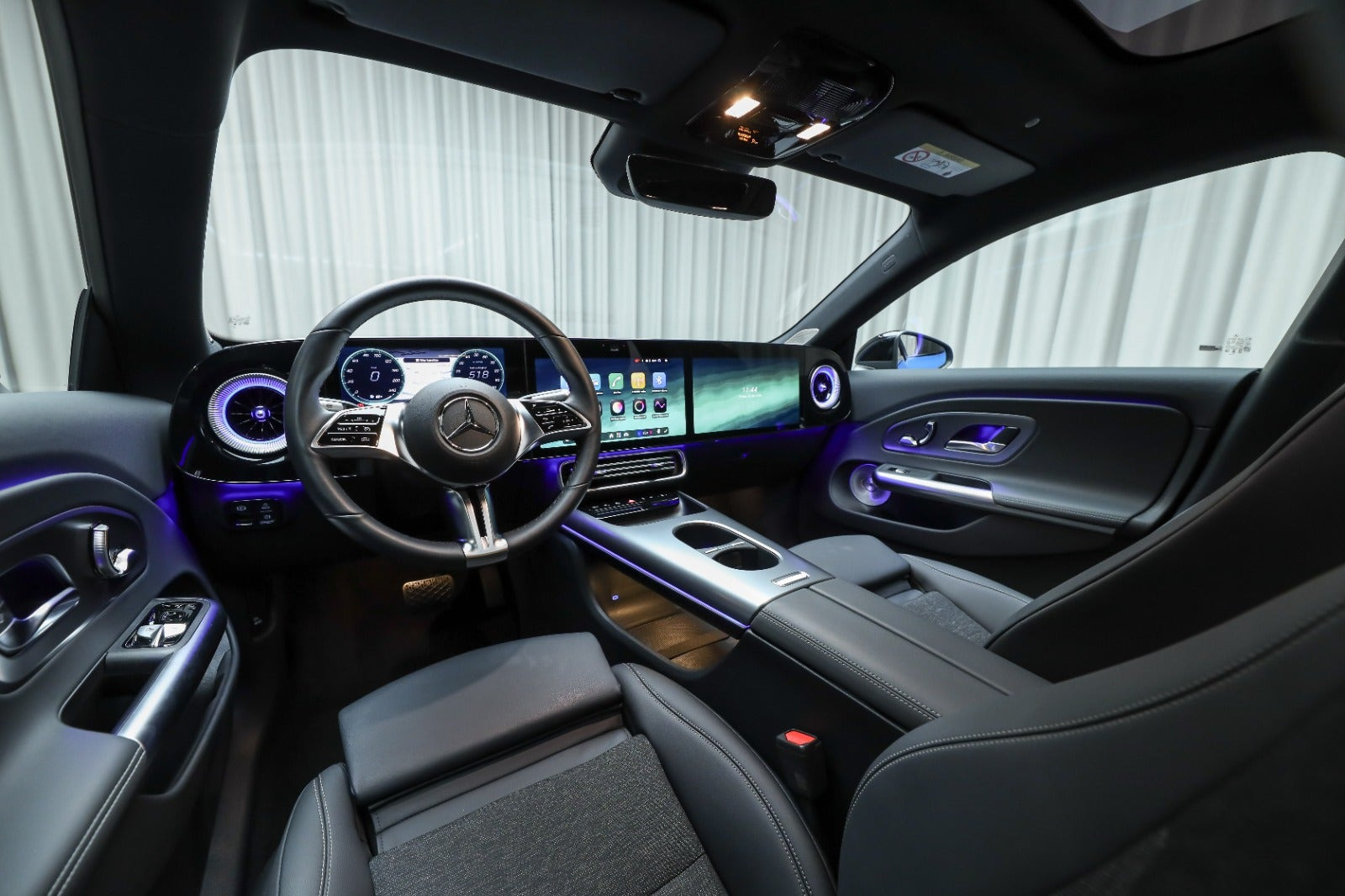 Blå Mercedes CLA250+ fra 2026