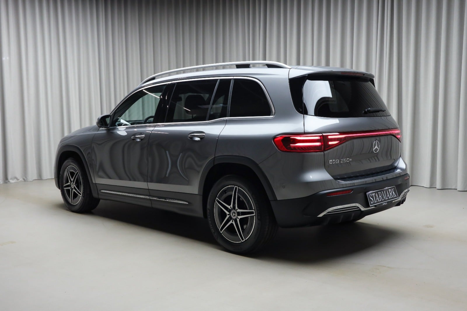 Grå Mercedes EQB250+ fra 2026