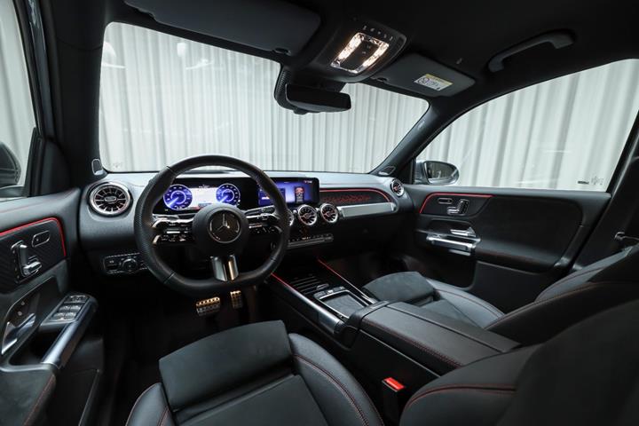 Grå Mercedes EQB250+ fra 2026