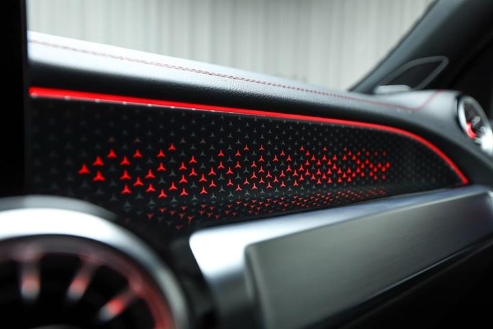 Grå Mercedes EQB250+ fra 2026
