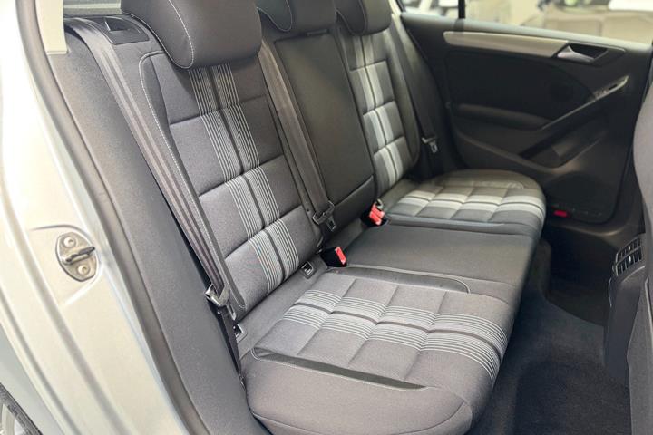 Sølv VW Golf VI fra 2012