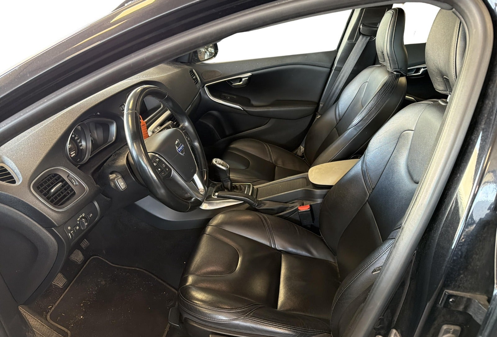 Sort Volvo V40 CC fra 2014