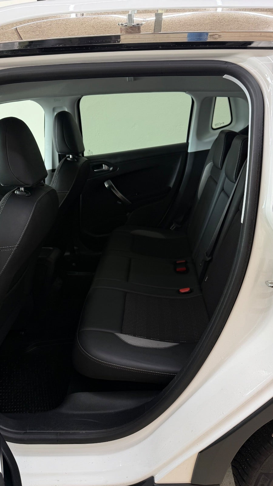 Hvid Peugeot 2008 fra 2019