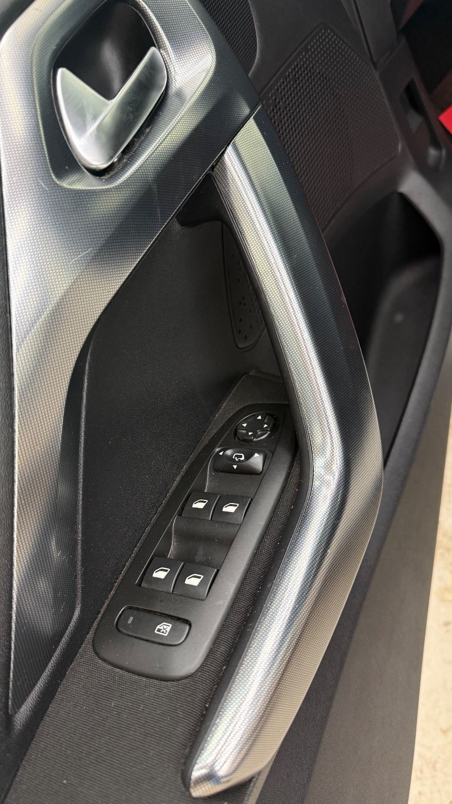 Hvid Peugeot 2008 fra 2019