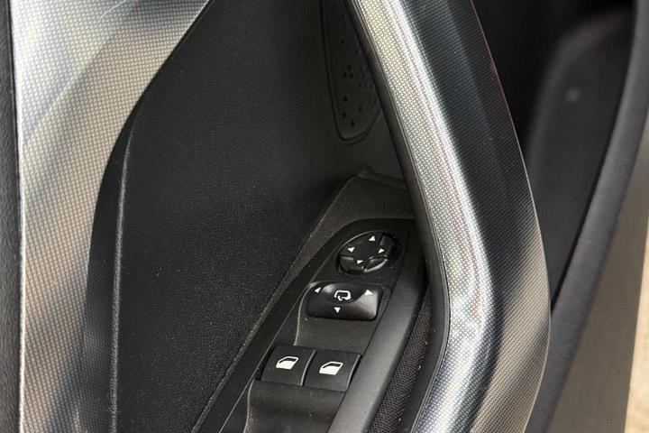 Hvid Peugeot 2008 fra 2019