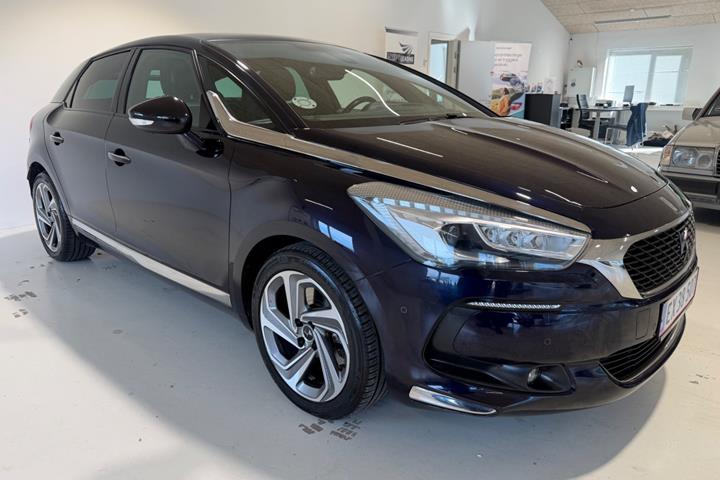 Lilla Citroën DS5 fra 2015