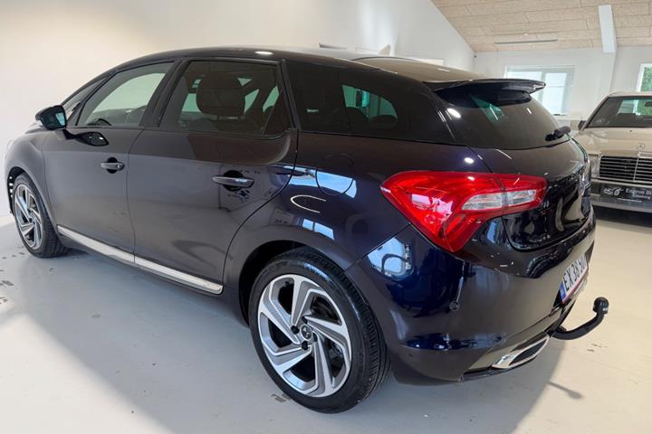Lilla Citroën DS5 fra 2015