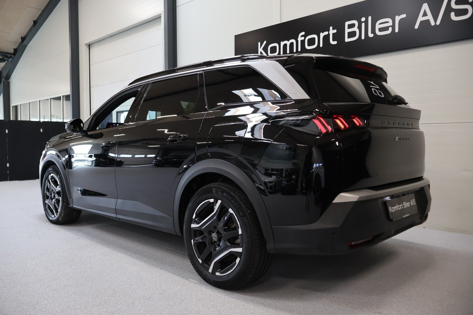 Sort Peugeot e-5008 fra 2025