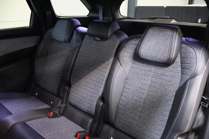 Sort Peugeot e-5008 fra 2025