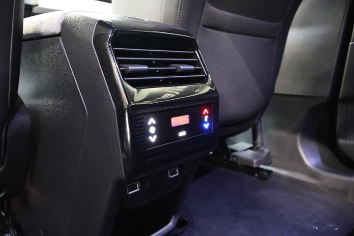 Sort Peugeot e-5008 fra 2025