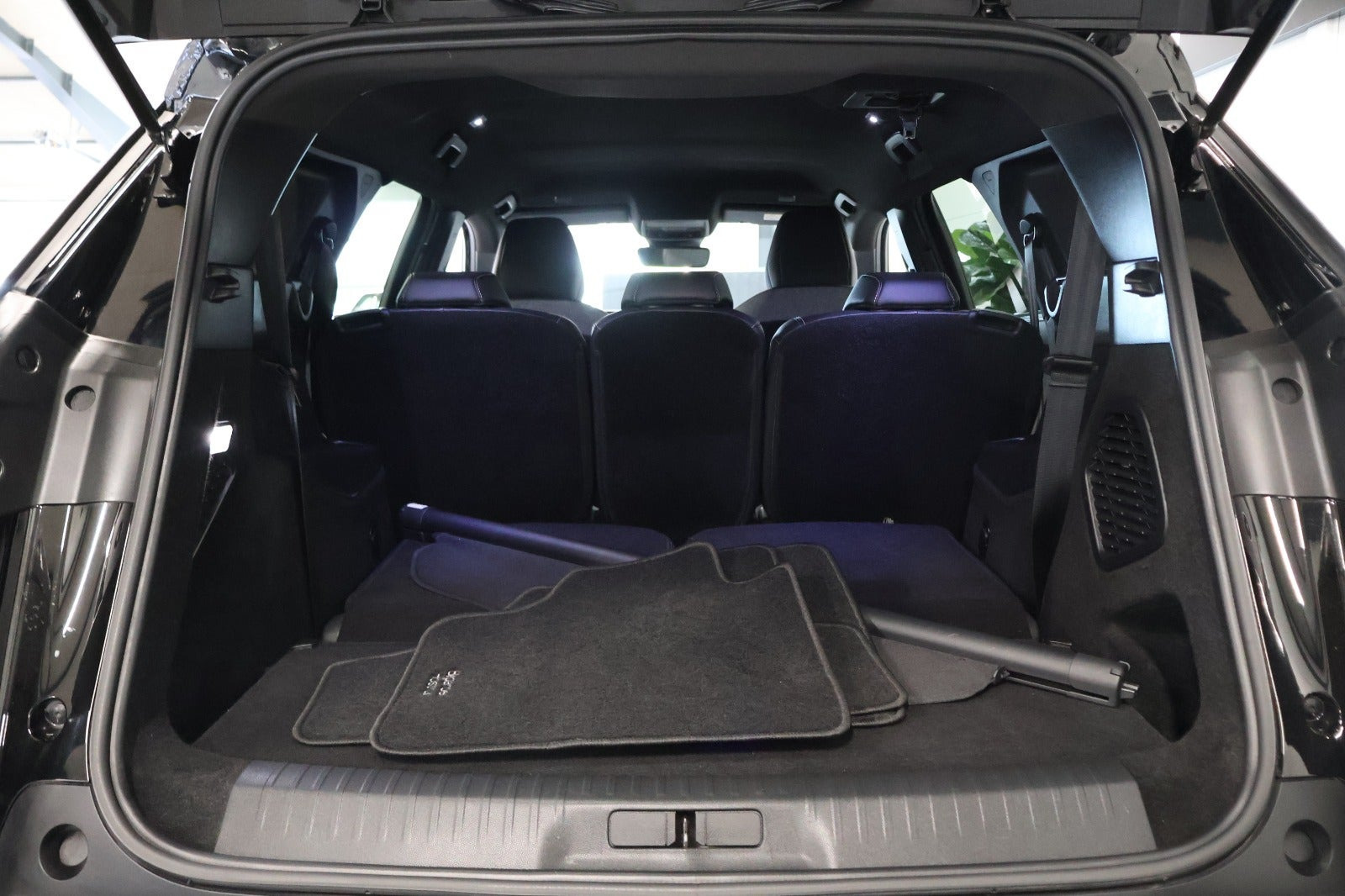 Sort Peugeot e-5008 fra 2025