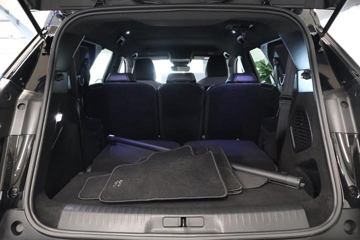 Sort Peugeot e-5008 fra 2025