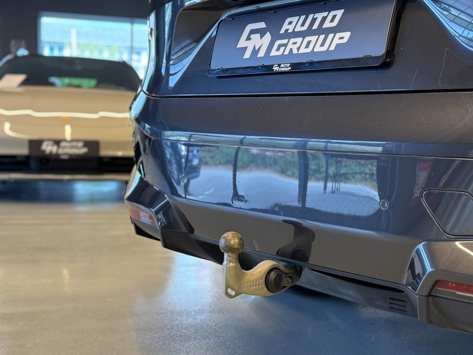 Grå BMW iX fra 2023