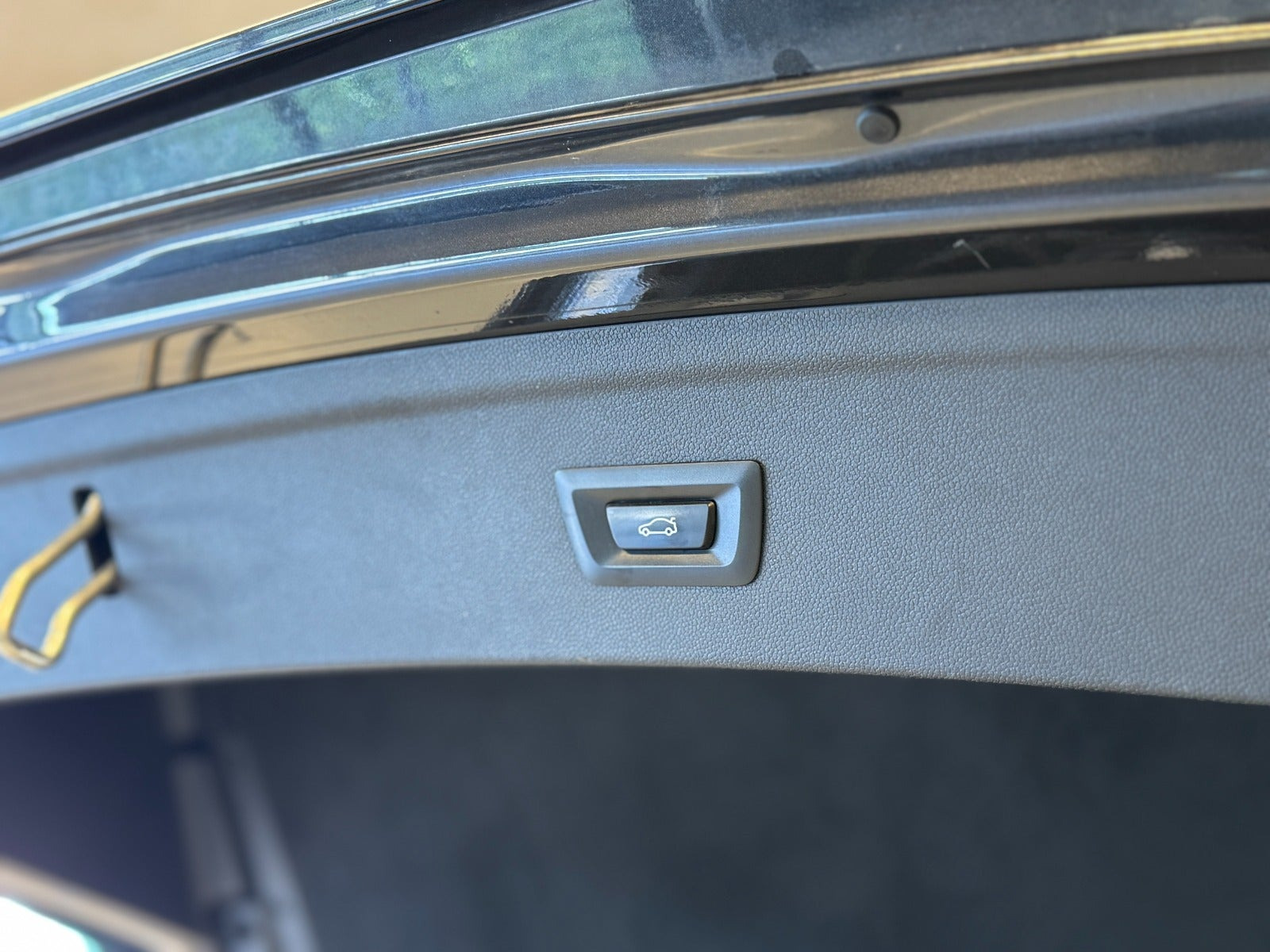 Grå BMW iX fra 2023