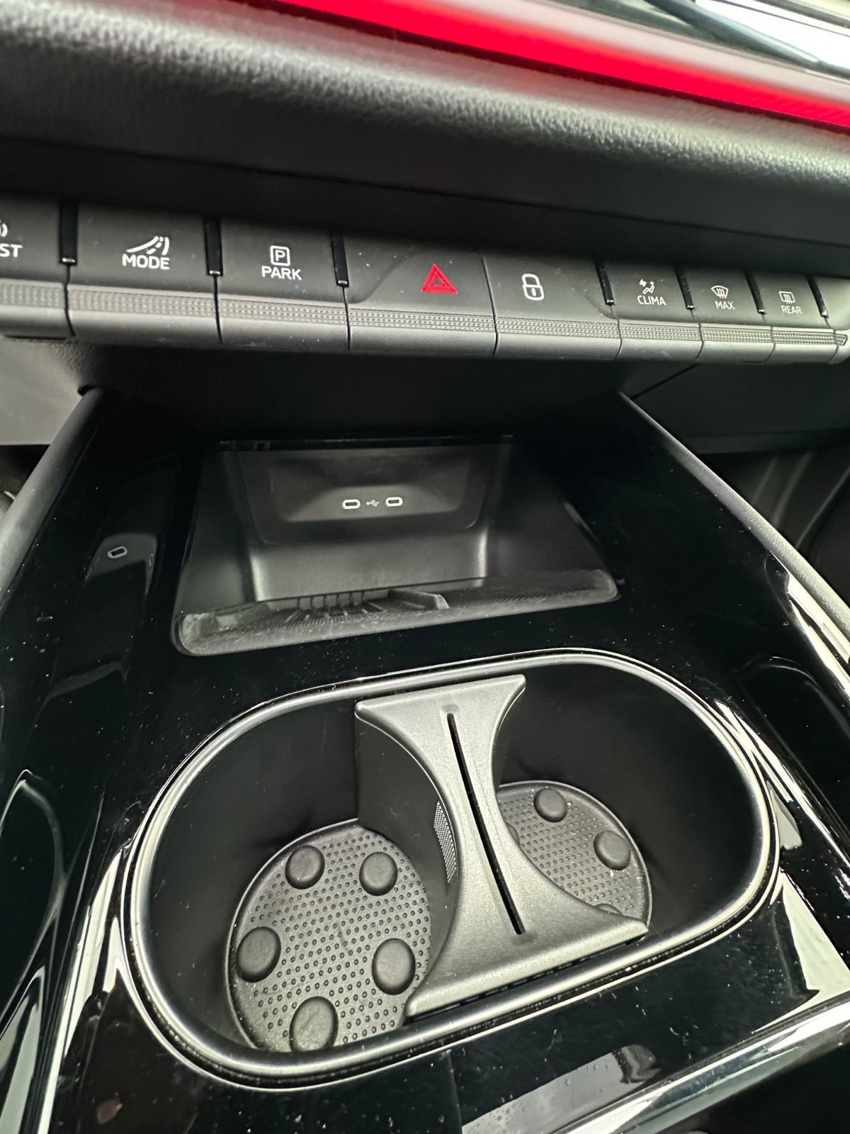 Hvid Skoda Enyaq fra 2025