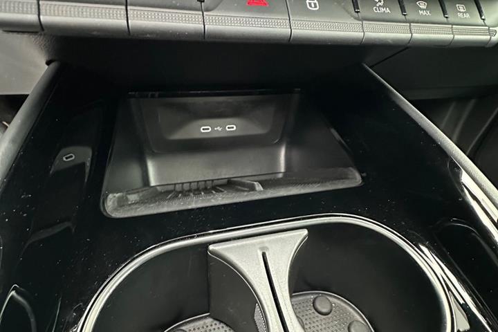 Hvid Skoda Enyaq fra 2025
