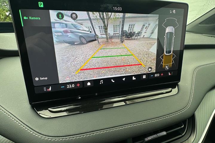 Hvid Skoda Enyaq fra 2025