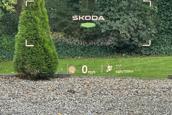 Hvid Skoda Enyaq fra 2025