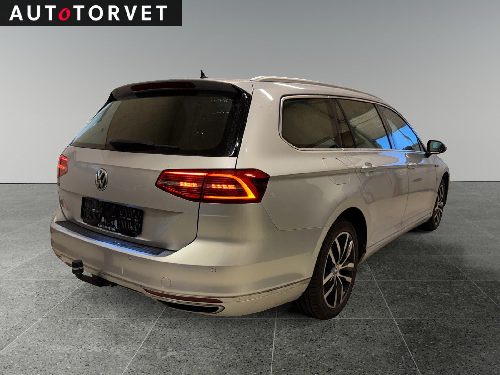 Sølv VW Passat fra 2017