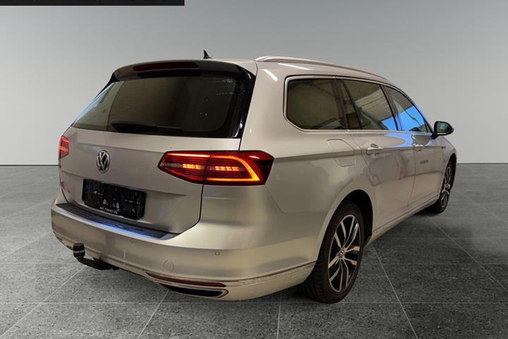Sølv VW Passat fra 2017