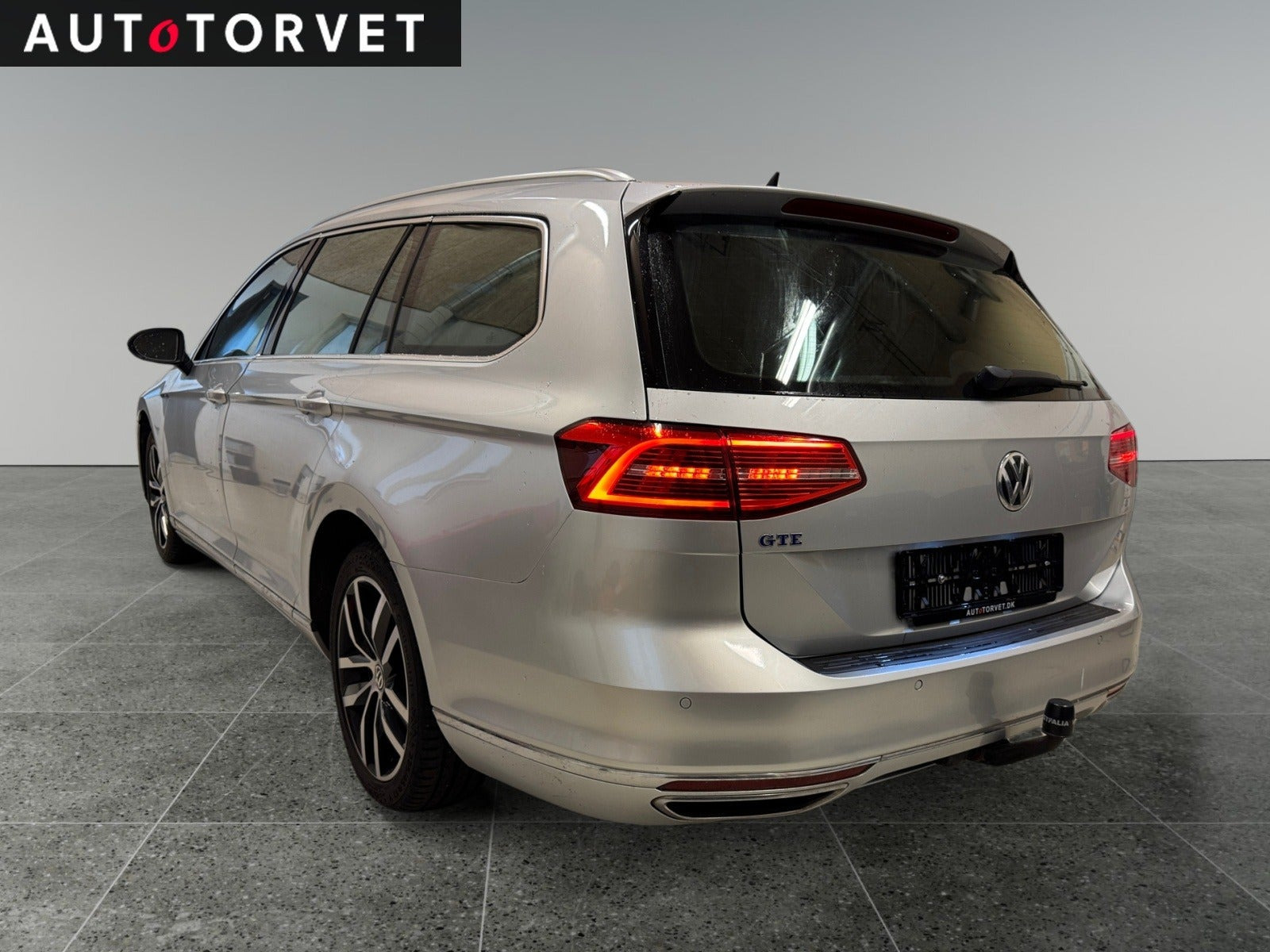 Sølv VW Passat fra 2017