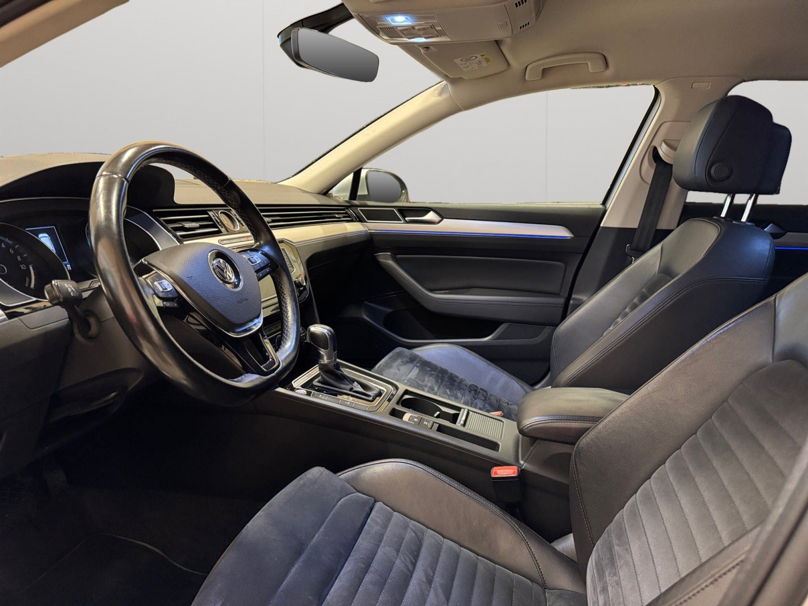 Sølv VW Passat fra 2017