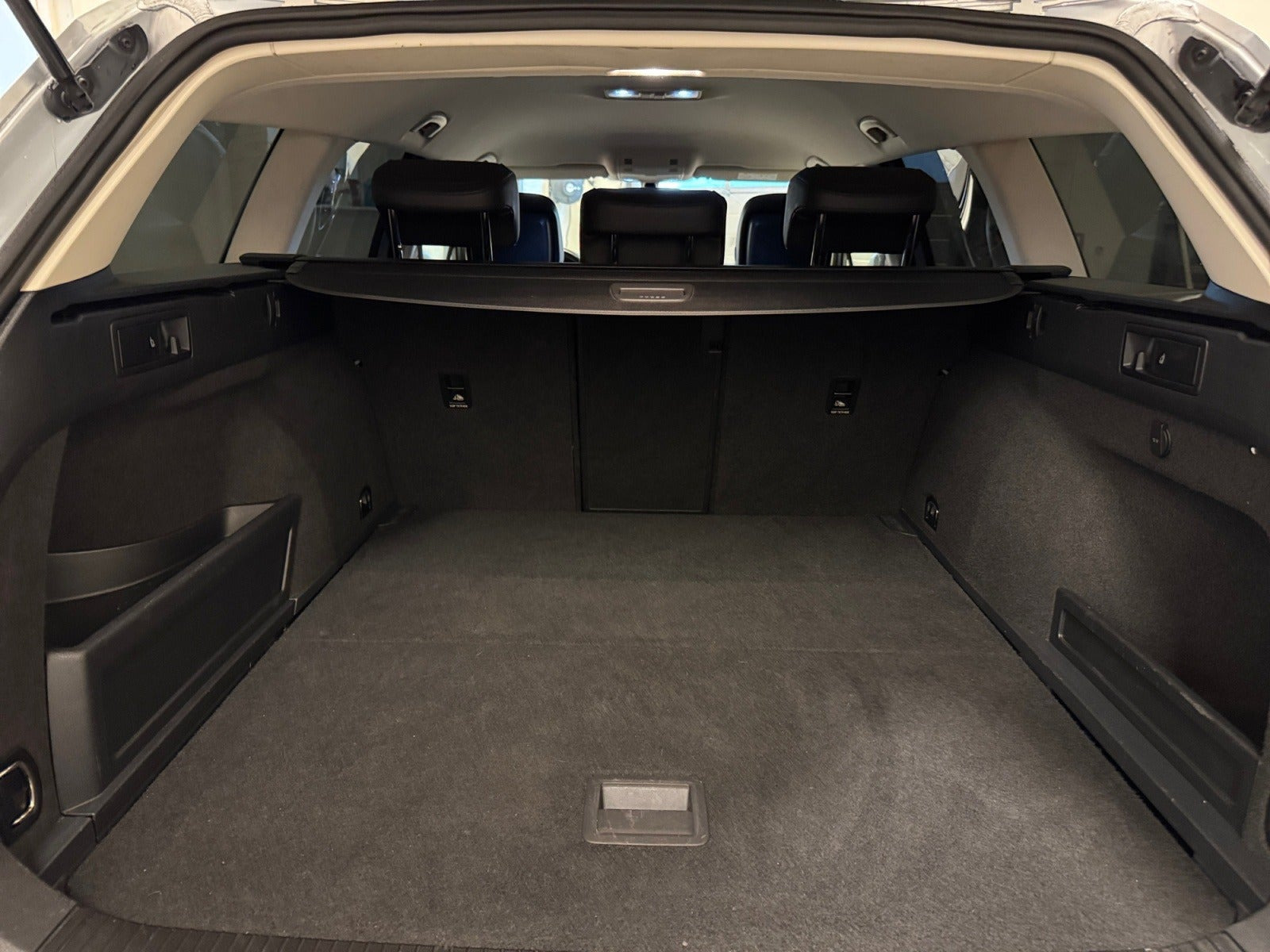 Sølv VW Passat fra 2017