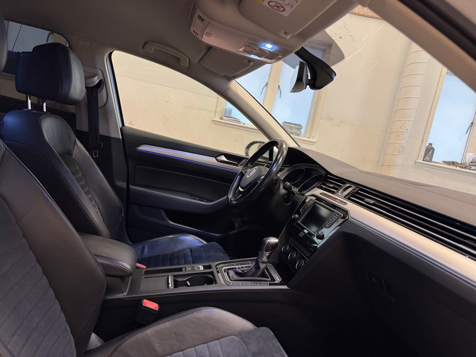 Sølv VW Passat fra 2017