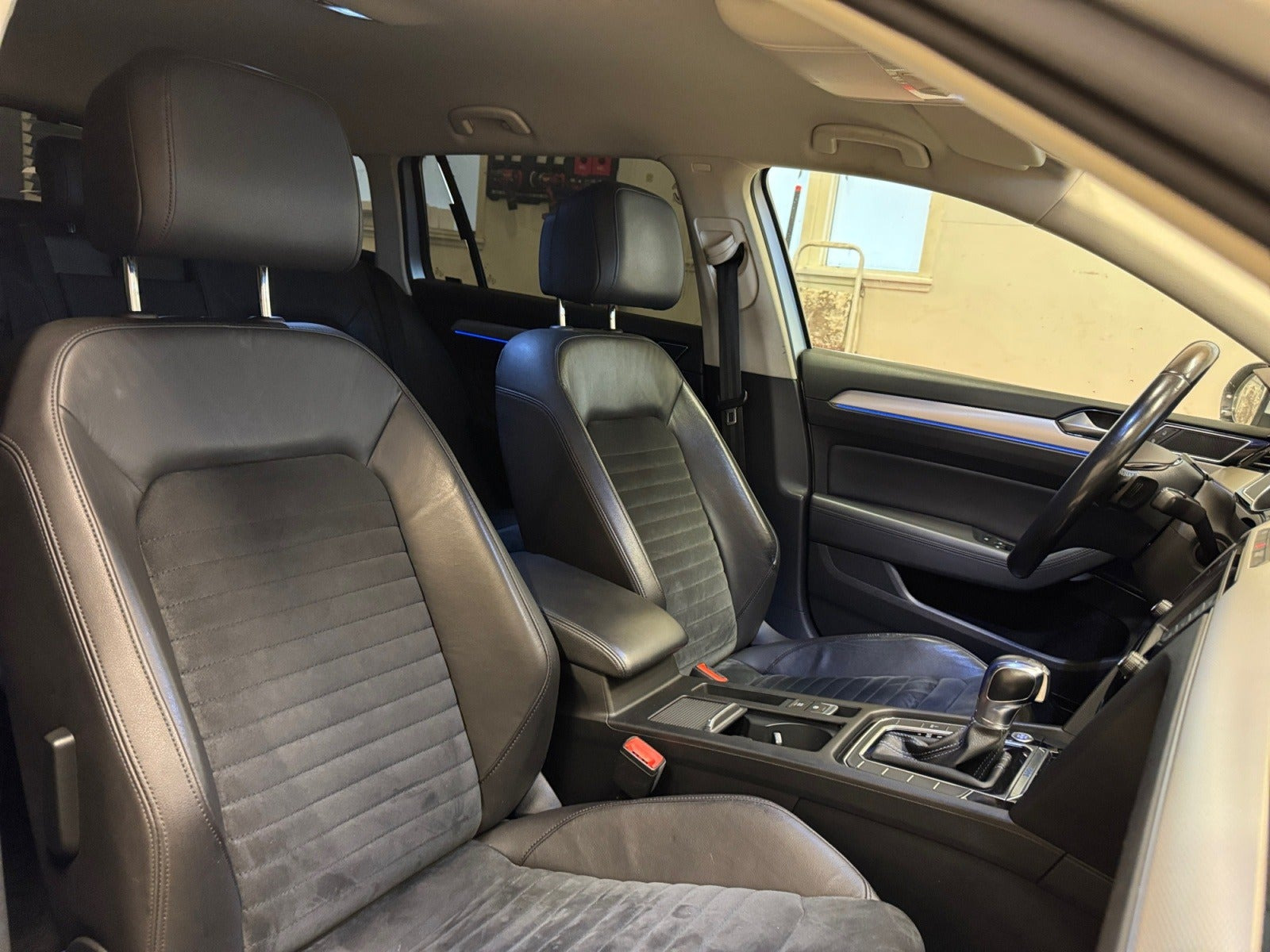 Sølv VW Passat fra 2017