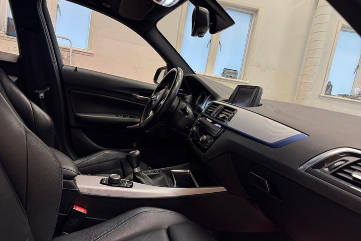 Sort BMW 118d fra 2018