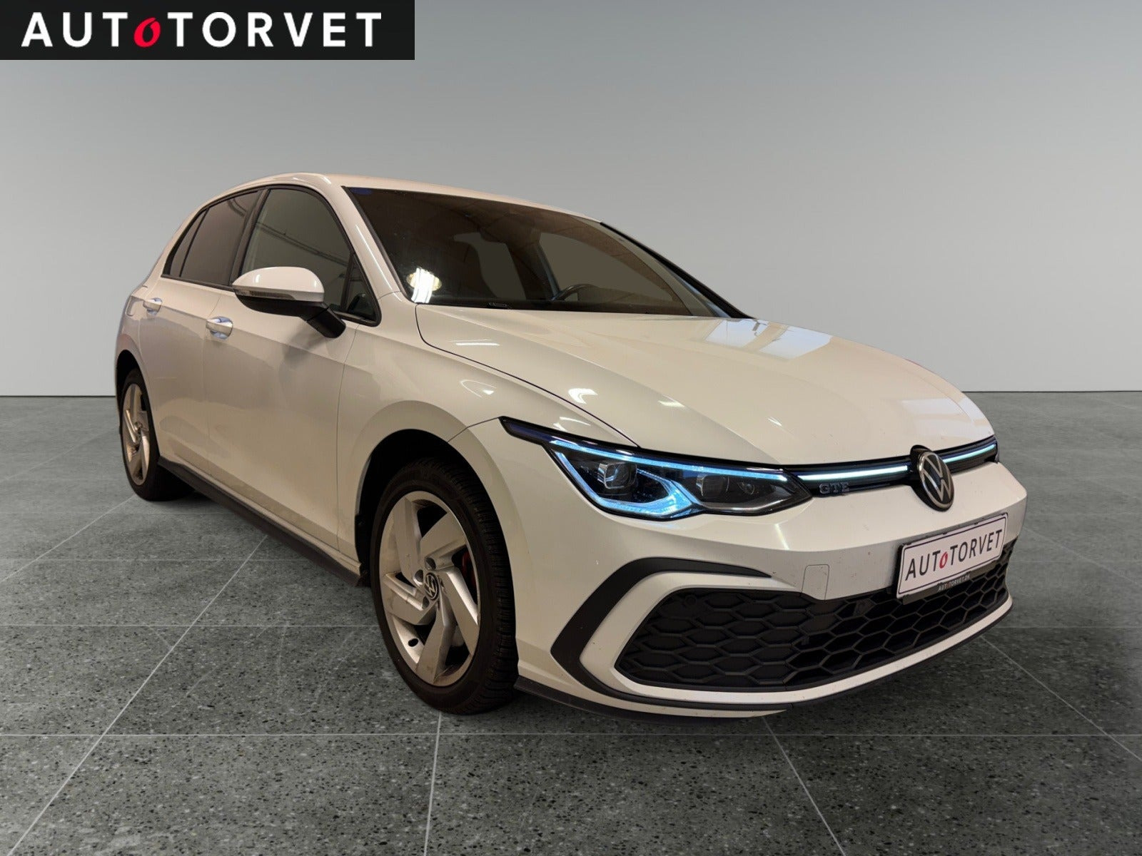 Hvid VW Golf VIII fra 2021