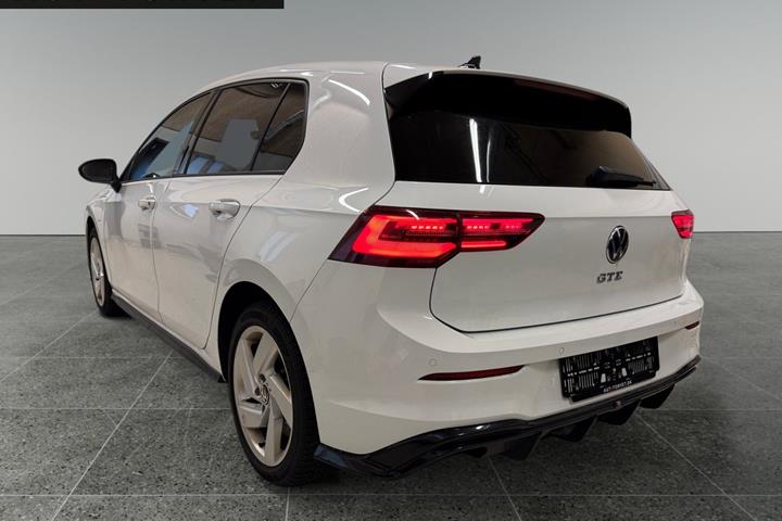 Hvid VW Golf VIII fra 2021