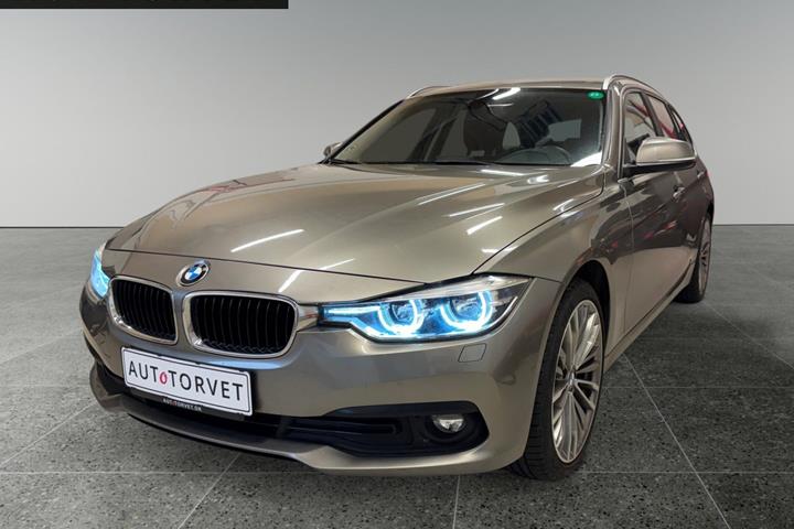 Beige BMW 320d fra 2019 set udefra