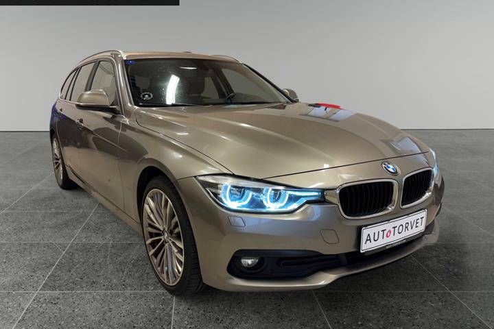 Beige BMW 320d fra 2019