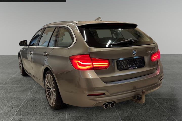 Beige BMW 320d fra 2019