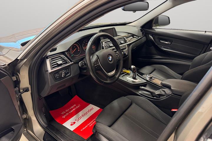 Beige BMW 320d fra 2019