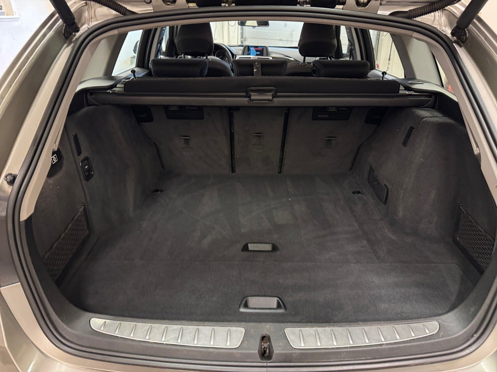 Beige BMW 320d fra 2019