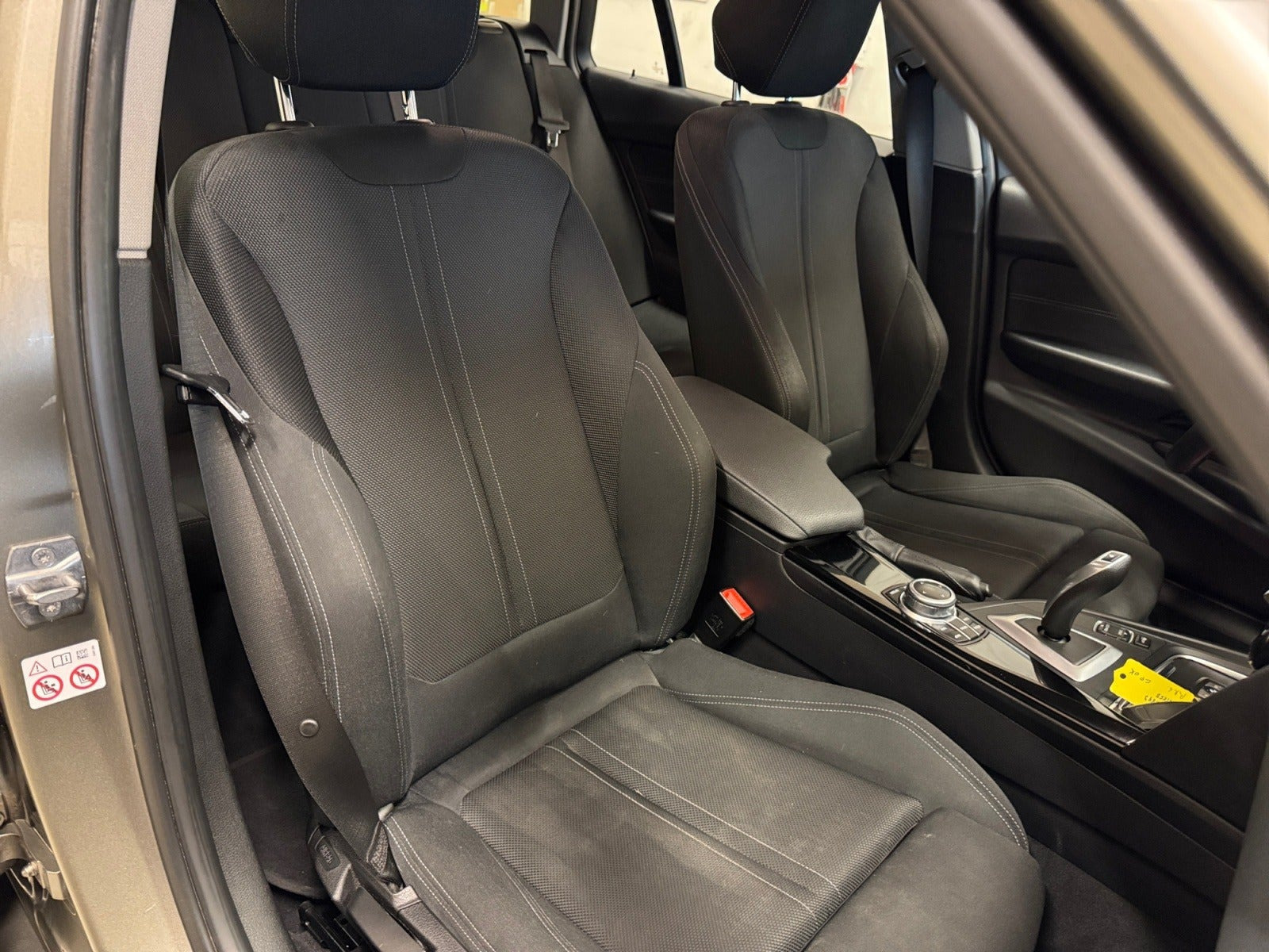 Beige BMW 320d fra 2019
