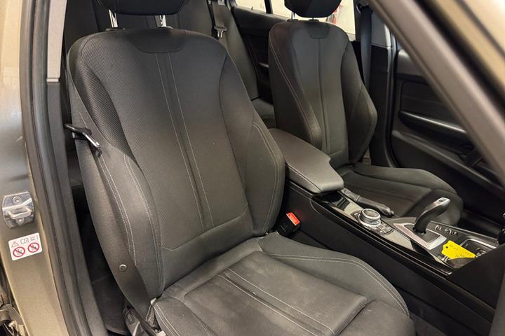 Beige BMW 320d fra 2019