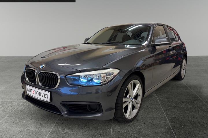 Grå BMW 118d fra 2018 set udefra