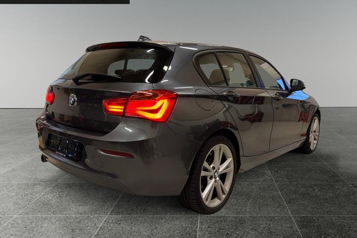 Grå BMW 118d fra 2018