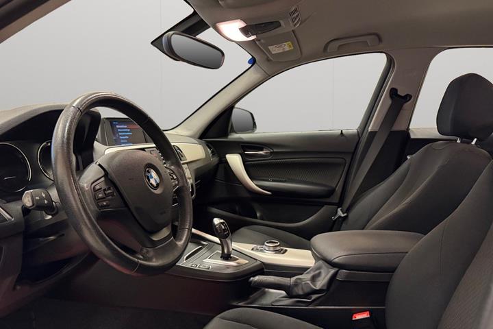 Grå BMW 118d fra 2018